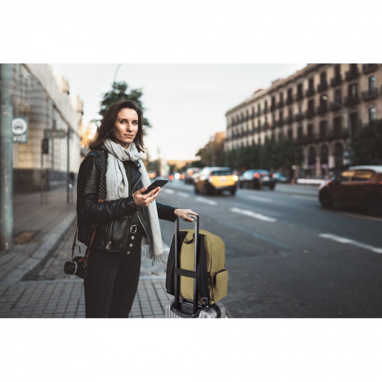 Traveler,Woman,With,Suitcase,Calling,Mobile,Phone,Waiting,Yellow,Taxi